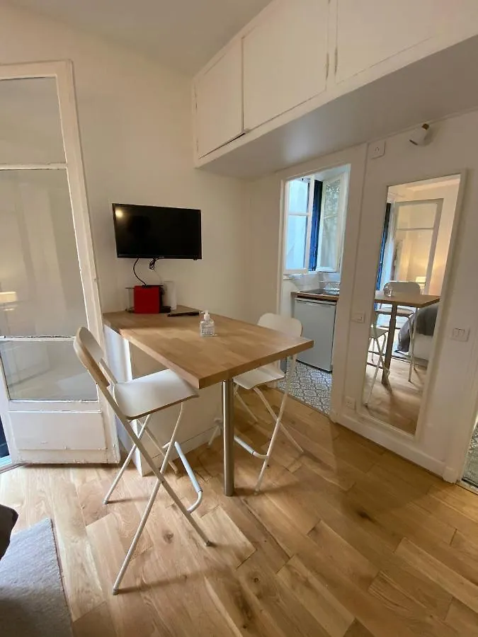 Alerte Bien Rare ! Studio Avec Terrasse * Париж